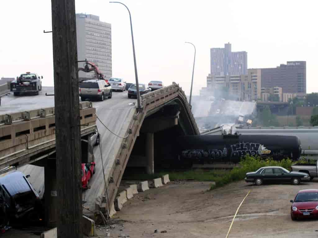 I-35W_bridge_collapse