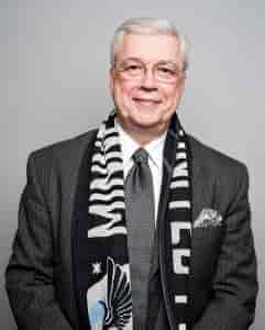 Dr. Bill McGuire, propietario de MN United FC