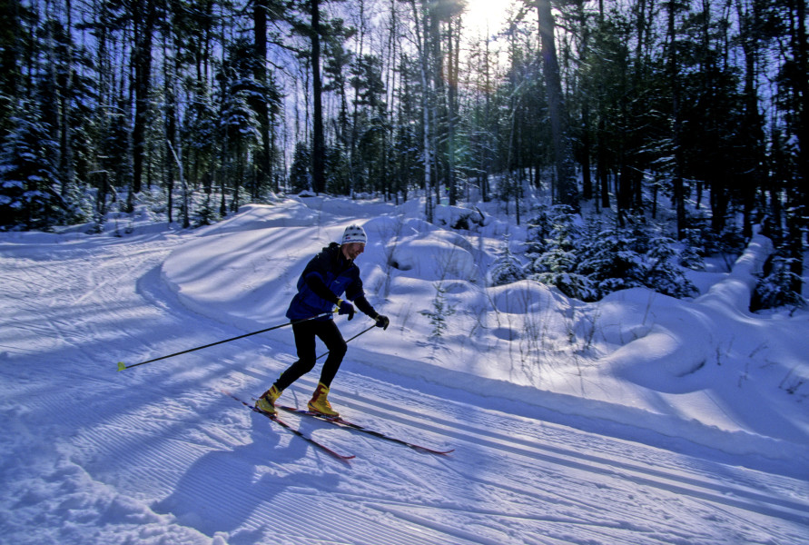 cross country skiing on the mid gunflint trail system out of bearskin lodge