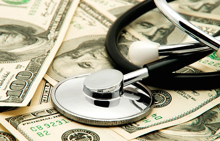 Anuncia Dayton plan de rescate para los seguros de salud