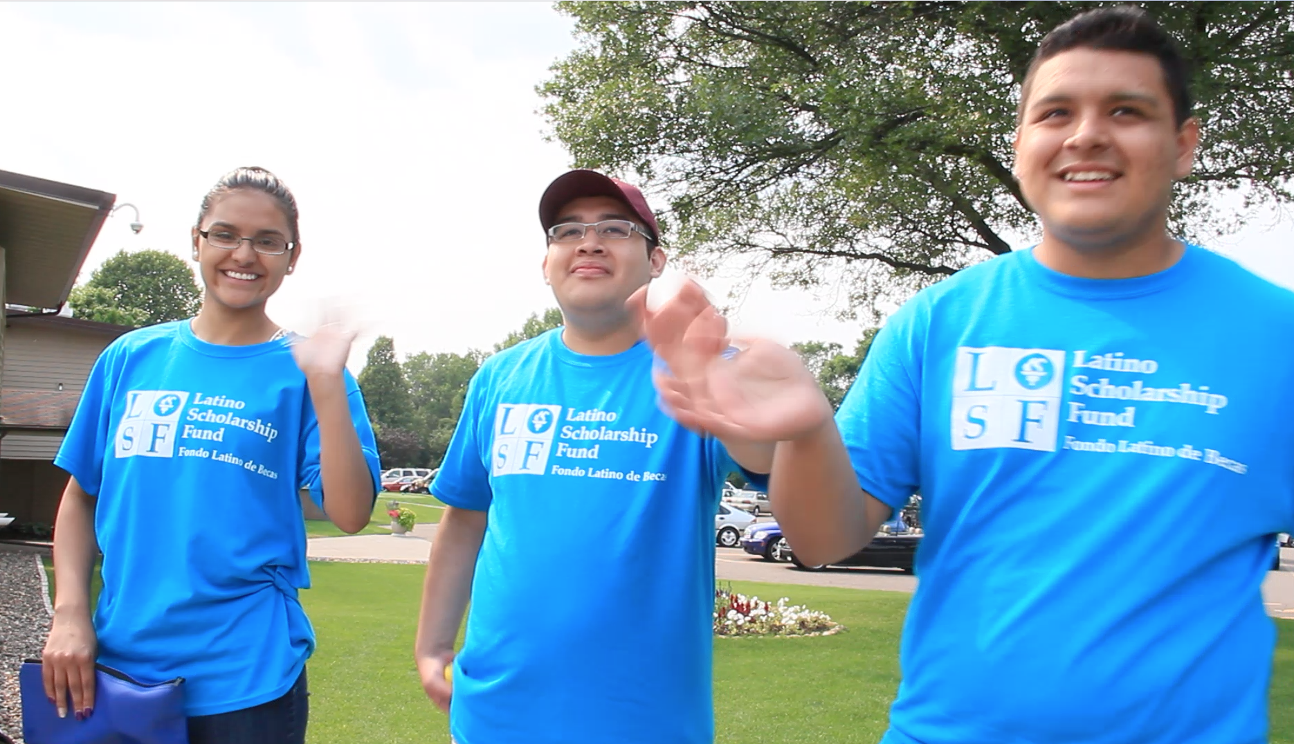 Estudiantes acreedores al Fondo de Becas Latino participaron como voluntarios del Torneo de Golf 2015. 