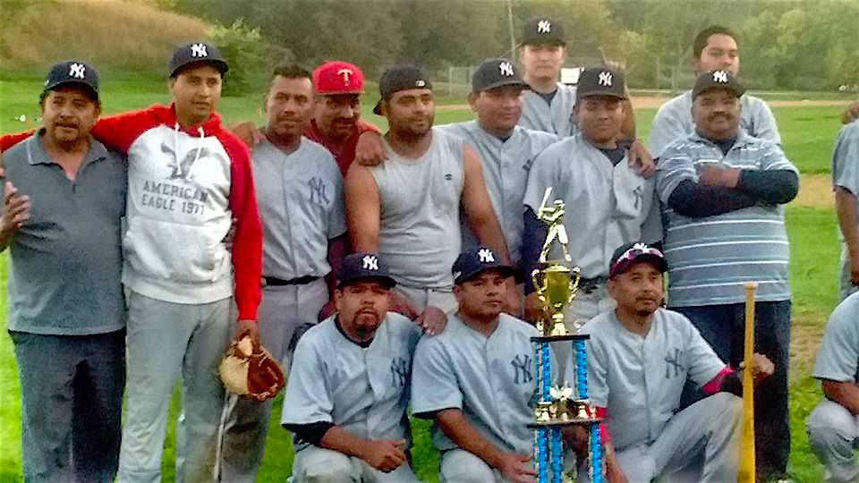 Yankees se corona como Campeón de la Temporada 2016 de la Liga Hispana de Béisbol.  Fotografía por Adriana Rodriguez. 