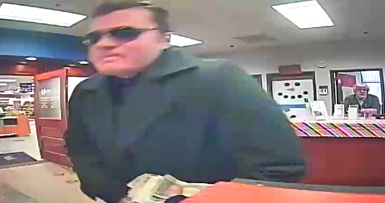 El rostro del sospechoso de asalto a banco de Maplewood Minnesota. La policía le busca ya! 