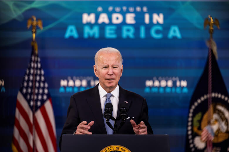 Biden pide hacer "justicia" y aprobar una ley contra la violencia machista