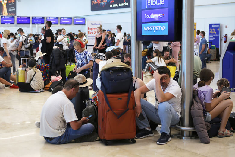 Turistas rusos pasan dificultades para regresar a Moscú desde Caribe mexicano