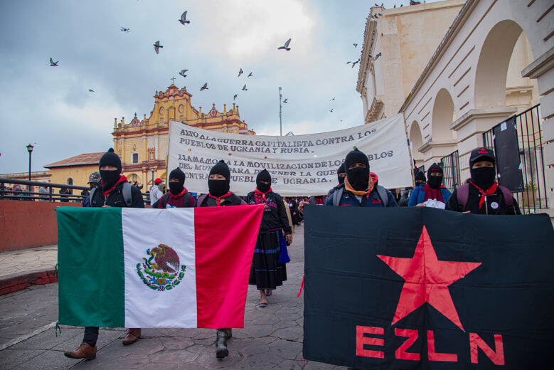 Zapatistas marchan en México contra "guerras mundiales" y respaldan a Ucrania