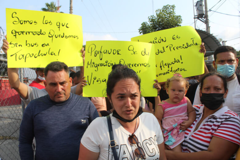  Venezolanos y cubanos protestan por visas en la frontera de México y Guatemala