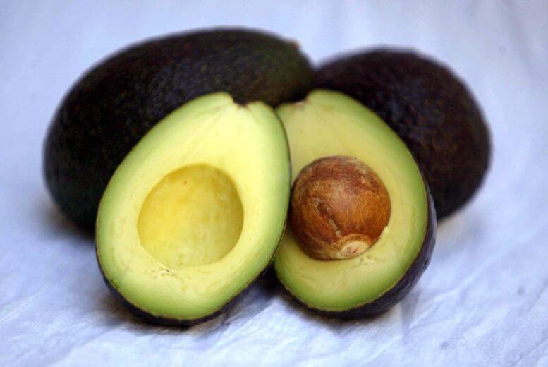 Dos raciones de aguacate semanales ayudan combatir el colesterol malo