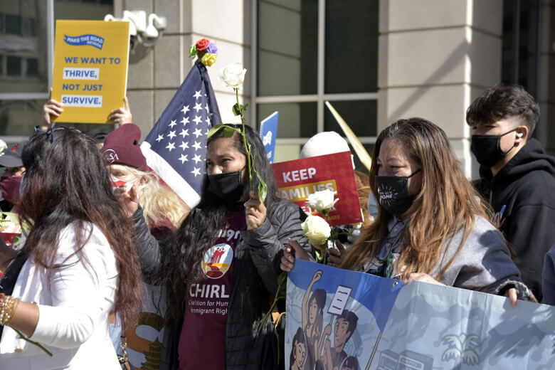 Con manifestaciones de costa a costa piden a Biden cerrar los centros del ICE