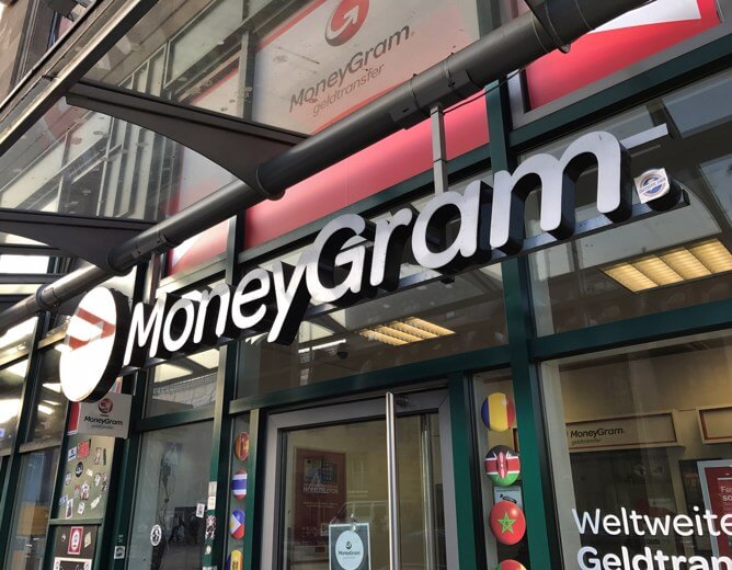 EEUU y Nueva York demandan a MoneyGram por "prácticas abusivas" en remesas