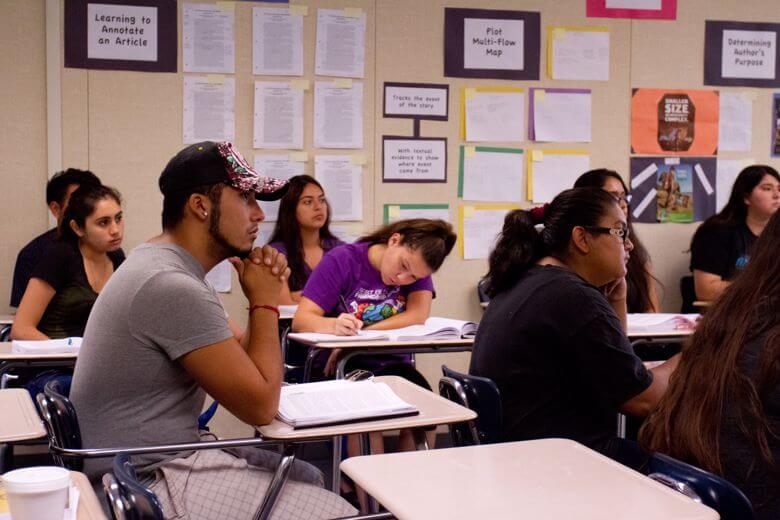 Malos consejos alejan más a latinos de la universidad que la falta de dinero