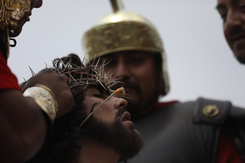 Iztapalapa representa su viacrucis con el “corazón marchito” por la pandemia